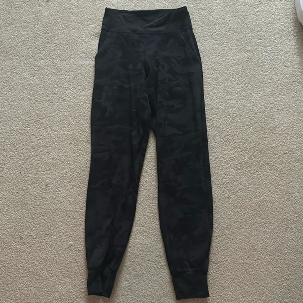lululemon camo joggers size 4!
